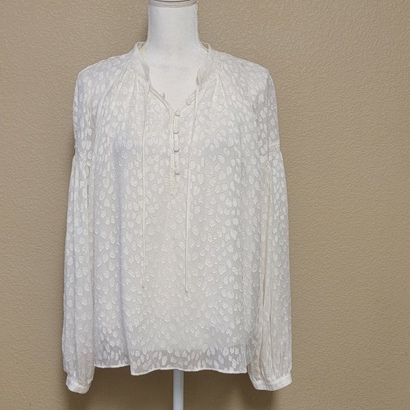 FRAME Spot Jacquard Silk Blend Smocked Peasant Top In Off White - Picture 2 of 16